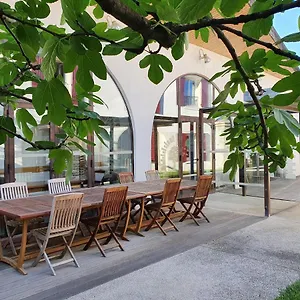 https://gite-les-arches.hotels-rhonealpes.com