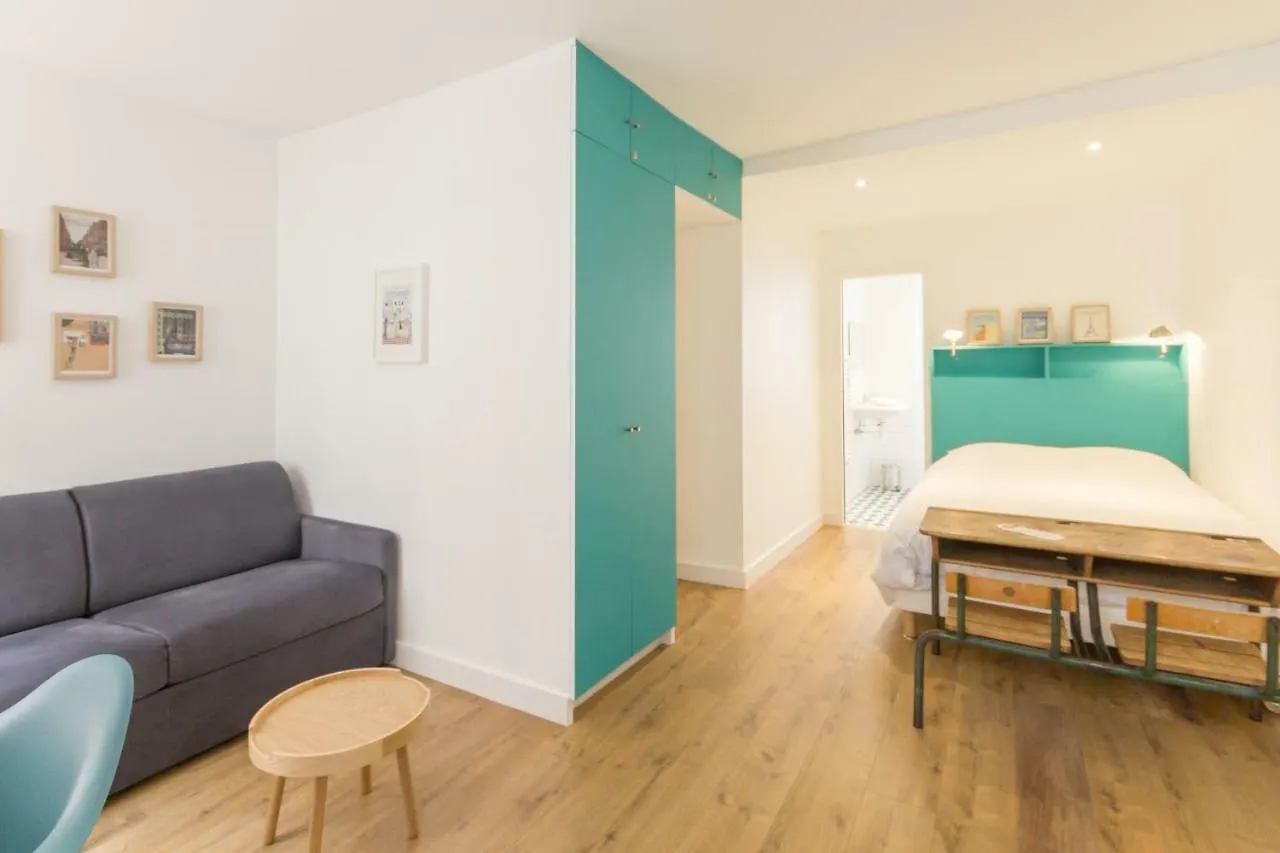 Les Toits De Paris Bed & Breakfast 0*,