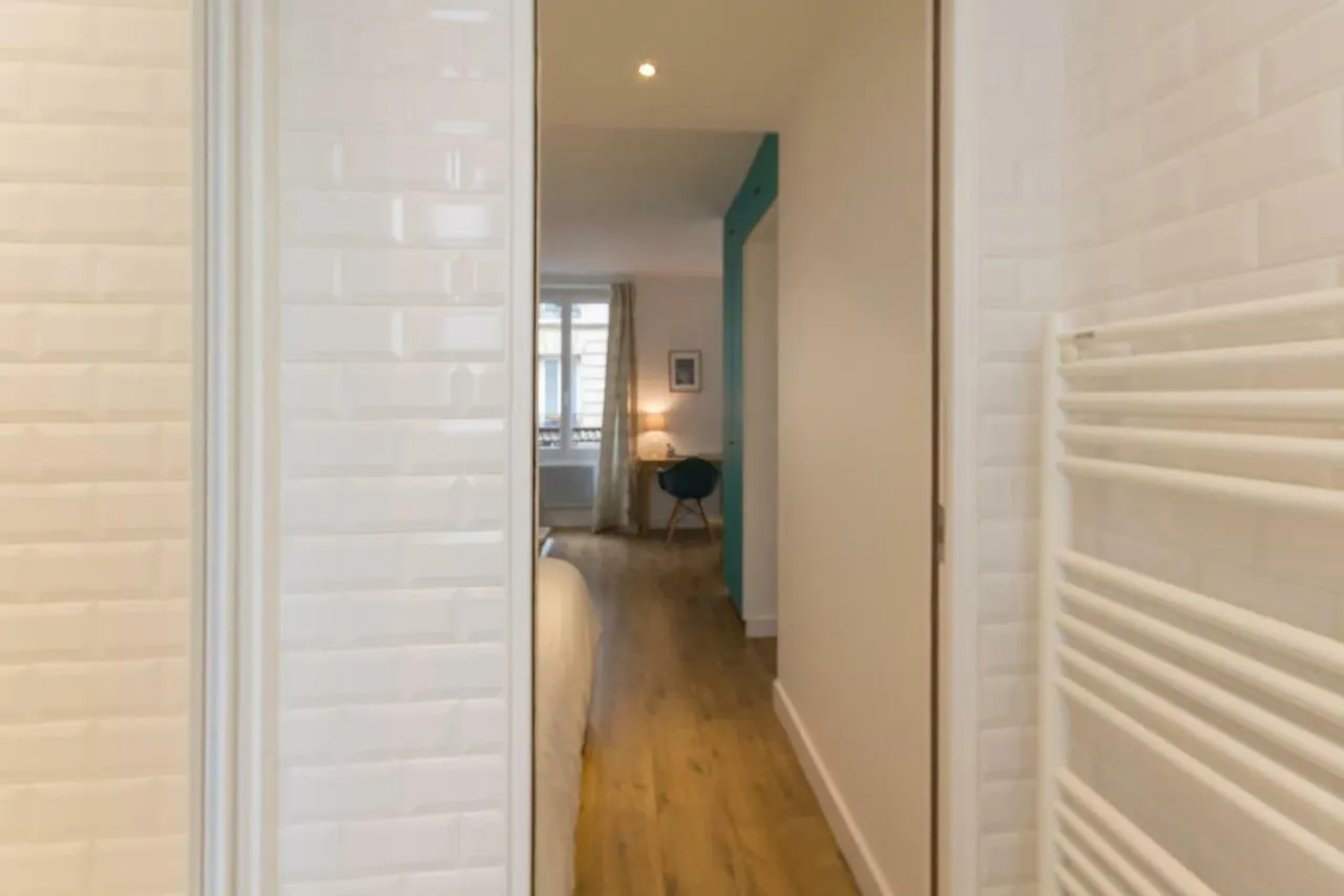 Les Toits De Paris Bed & Breakfast