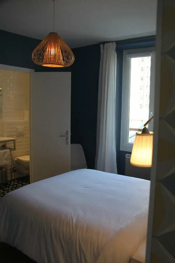 Les Toits De Paris Bed & Breakfast