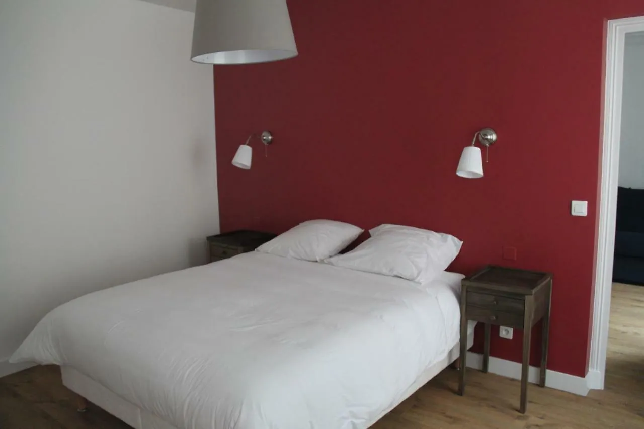 Les Toits De Paris Bed & Breakfast