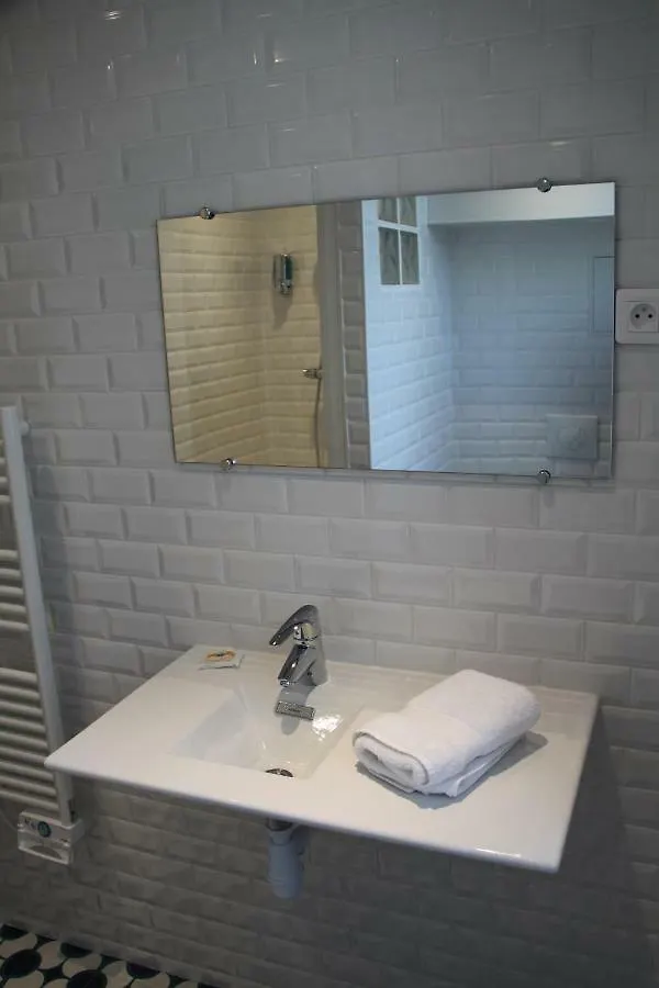 Bed and Breakfast Les Toits De Paris Frankreich